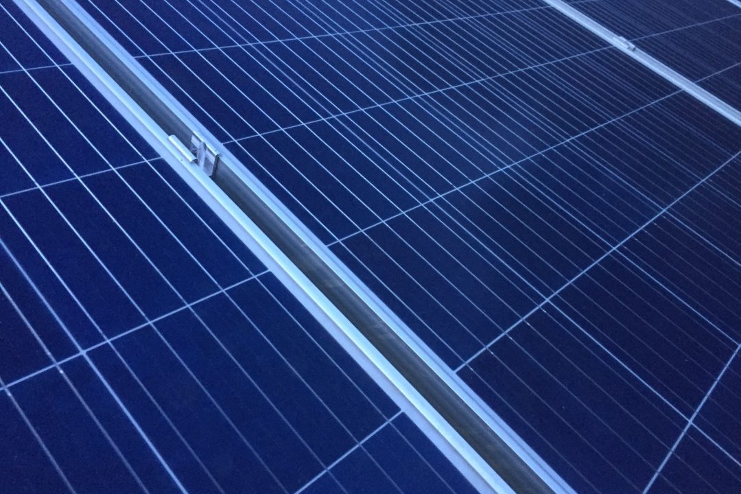 aurinkopaneelijärjestelmä